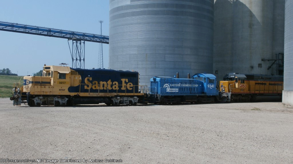 BNSF 1657, CR 9341 + NREX 2850